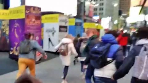 VIDEO: Explosión en Times Square, Nueva York, causó pánico en miles de turistas