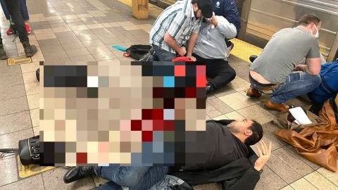 Fuertes imágenes: Al menos 13 heridos durante tiroteo en el Metro de Nueva York