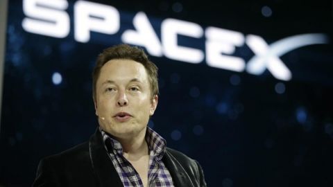Elon Musk ofrece 43 mil mdd por Twitter; ''examinarán con atención'' la oferta