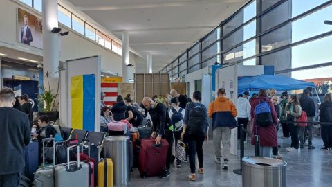 Designan nueva área para migrantes ucranianos en el Aeropuerto de Tijuana