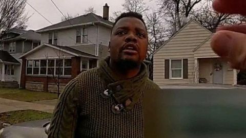 Dan a conocer video que muestra a policía de Michigan matando a un hombre negro