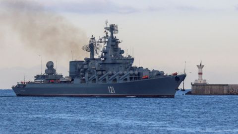 Rusia señala que su buque insignia se hunde en el Mar Negro