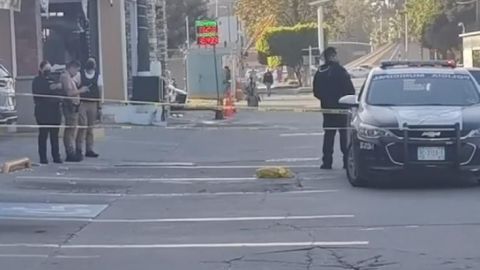 Dejan una mano cerca del monumento de Abraham Lincoln