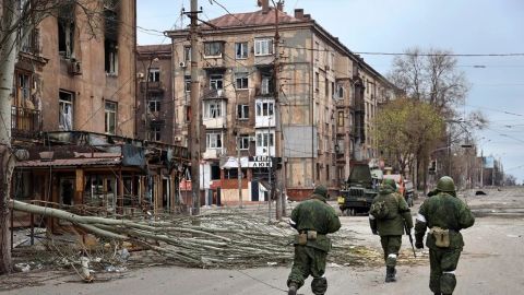 Ucrania insta a Rusia a abrir un corredor humanitario desde Mariupol