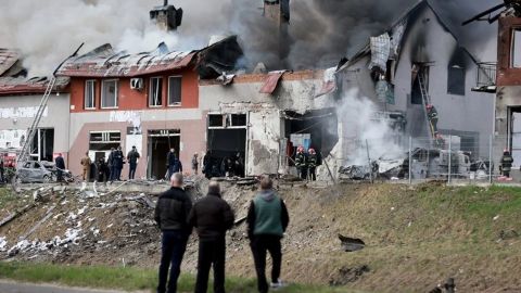 Rusia bombardea Leópolis, a 40km de Polonia, mientras Ucrania resiste