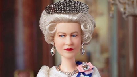 Lanzan Barbie en honor a la reina Isabel II en su cumpleaños 96