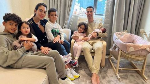 Cristiano Ronaldo presenta a su hija