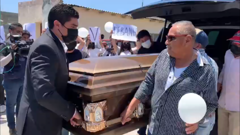 Llevan globos y pancartas a funeral de Debanhi Escobar