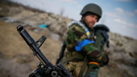 Alemania suministrará por primera vez armamento pesado a Ucrania