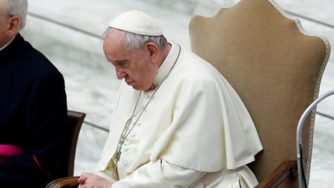 El Papa cancela sus actividades del día debido a dolor en la rodilla