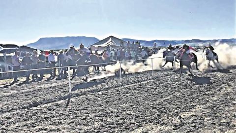 Deja 11 muertos ataque en carrera de caballos