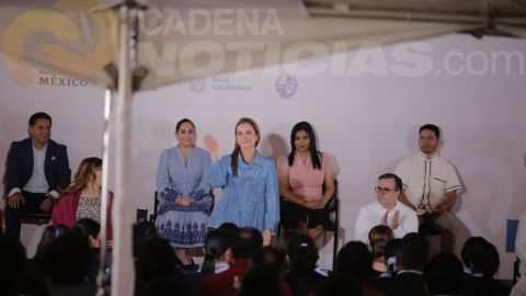 Beatriz Guitérrez Müller y Edwin Luna visitan Tijuana para leer con funcionarios