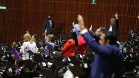 Diputados reciben iniciativa de reforma electoral de AMLO