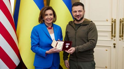 'EU apoyará a Ucrania hasta la victoria': Nancy Pelosi en visita sorpresa a Kiev