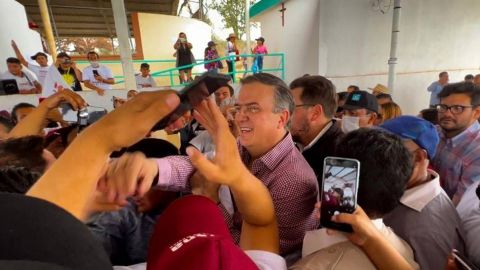Al grito de ¡Marcelo Presidente!, reciben a Ebrard en campaña de Julio Menchaca