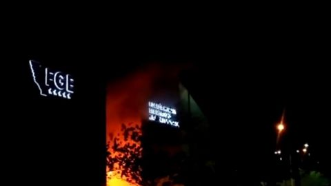 VIDEO: Prenden fuego a edificio de la Fiscalía General del Estado