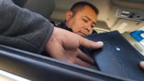 VIDEO: Así es como policías de Tecate extorsionan a ciudadano