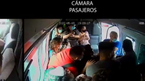 VIDEO: Policías frustran asalto en taxi y disparan a ladrones