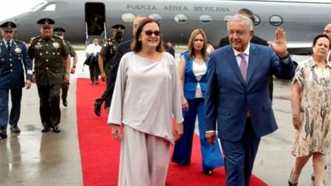 AMLO llega a El Salvador para encuentro con el presidente Nayib Bukele