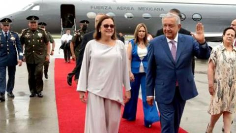 AMLO llega a El Salvador para encuentro con el presidente Nayib Bukele