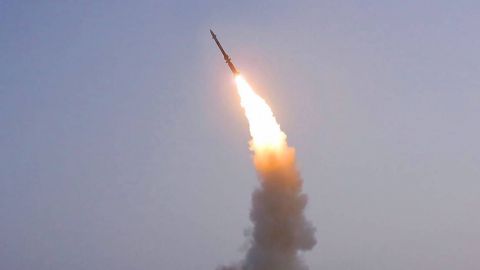 Corea del Norte dispara probable misil balístico lanzado desde un submarino