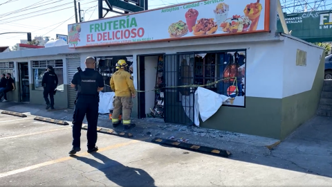 Encuentran dos bombas molotov tras explosión de frutería de Tijuana