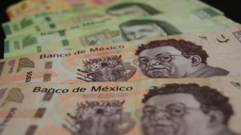 Peso mexicano avanza en espera de decisión banco central