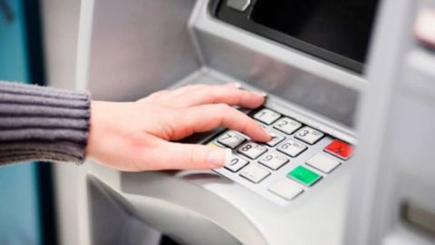 Mexicanos optan por el efectivo; acuden 10 veces al mes al cajero automático