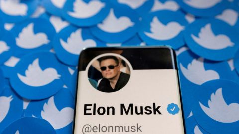 Elon Musk paraliza compra de Twitter hasta saber más sobre perfiles falsos