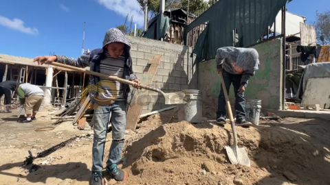 Niños construyen albergue; se preparan para recibir caravanas migrantes