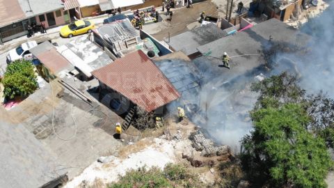Mujer resulta con quemaduras graves tras incendio en viviendas en Tijuana