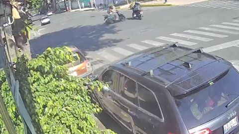 En video, el impactante choque entre dos motociclistas en la CDMX