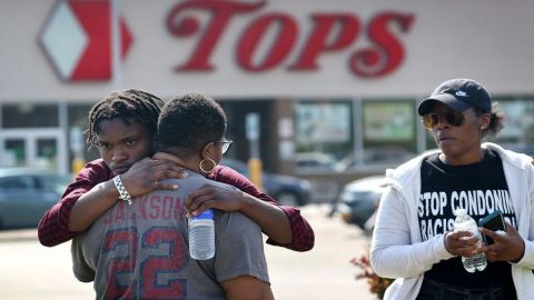 Atacante racista en Buffalo planeaba continuar matando tras tirotear mercado