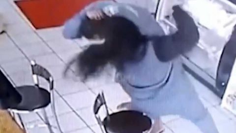VIRAL: Mujer ataca a acosador que intentó ponerle la mano en el muslo