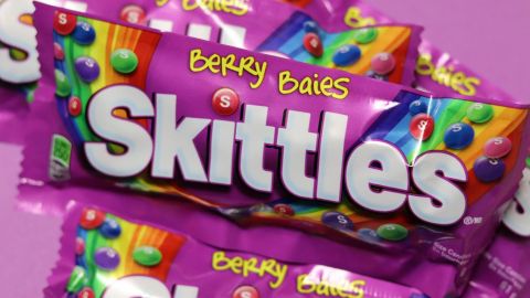 Cofepris alerta de posible contaminación en Skittles, Life Savers y Salvavidas
