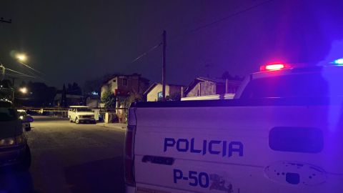Joven intenta lanzarse de un puente en la Vía Rápida