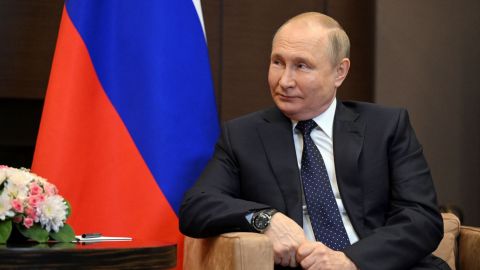 Putin bromea sobre acusaciones de que es culpable de todos los males del mundo