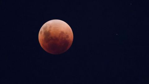 VIDEO: Así se vio el eclipse lunar desde una nave espacial de la NASA