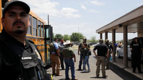Agresor en primaria de Texas disparó antes a su abuela