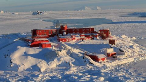 Científicos chilenos descubren bacterias con "superpoderes" en la Antártida