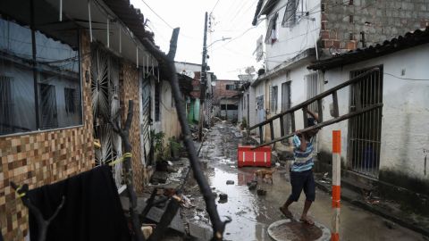 El número de muertos en inundaciones de Brasil se eleva a 106