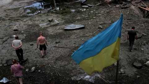 Ucrania dice que las tropas rusas han retrocedido en una ciudad clave del este