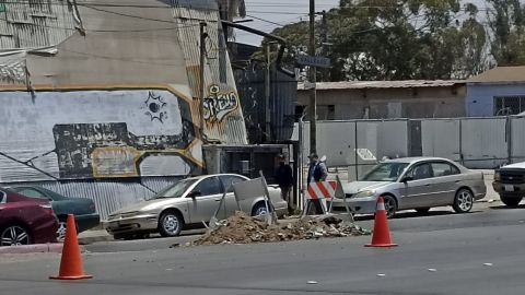 Obra inconclusa de CESPT obstruye paso de automovilistas en Bulevar Díaz Ordaz