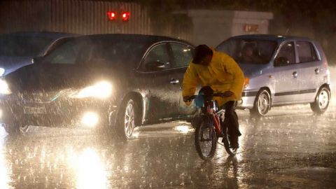 Tormenta tropical ''Alex'' se intensifica frente a la costa de Yucatán