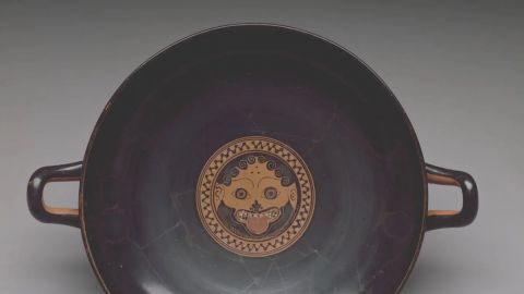 Hombre destruye piezas arqueológicas del Museo de Arte en discusión con su novia