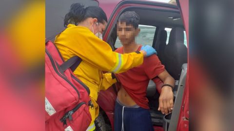 Rescatan a joven de ahogarse en Playas de Tijuana