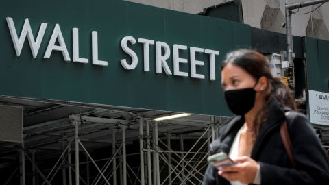 Wall Street se desploma por elevada inflación