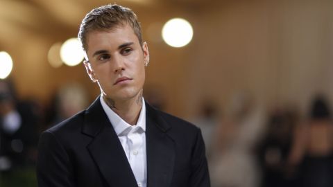 Justin Bieber muestra primeros signos de recuperación tras parálisis facial