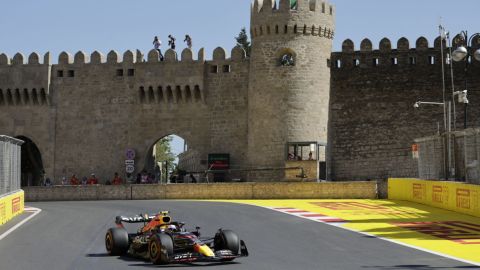"Checo" Pérez supera a Leclerc en los últimos entrenamientos del GP Azerbaiyán