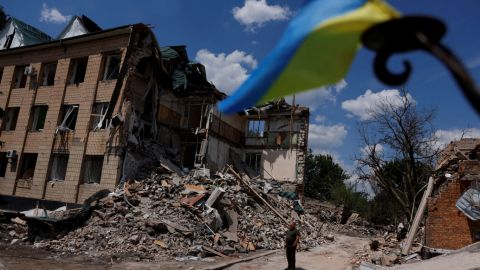 Bombardeo ruso provoca incendio en ciudad oriental ucraniana de Severodonetsk